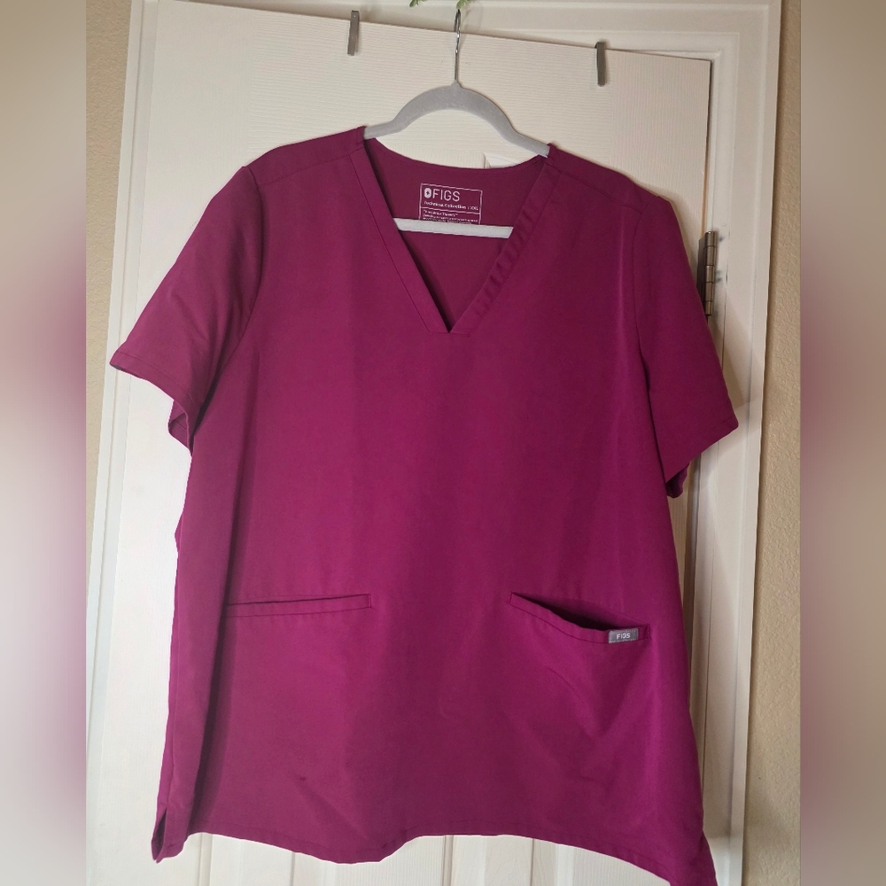 Figs Women's Scrub Top in Magenta